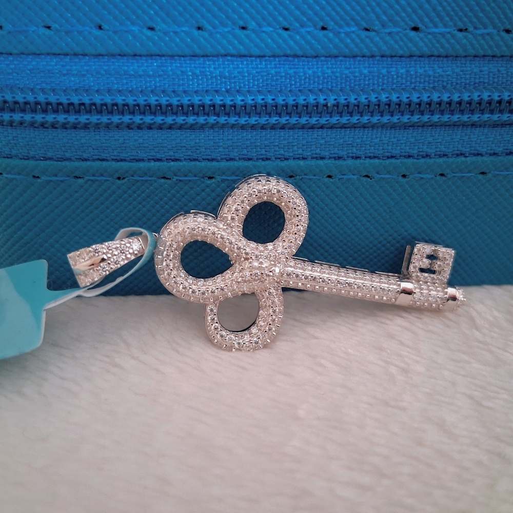 🔥B1G150%🔥Moissanite Diamond Key Pendant🔥 Stunner!🔥 Set In 925 SS